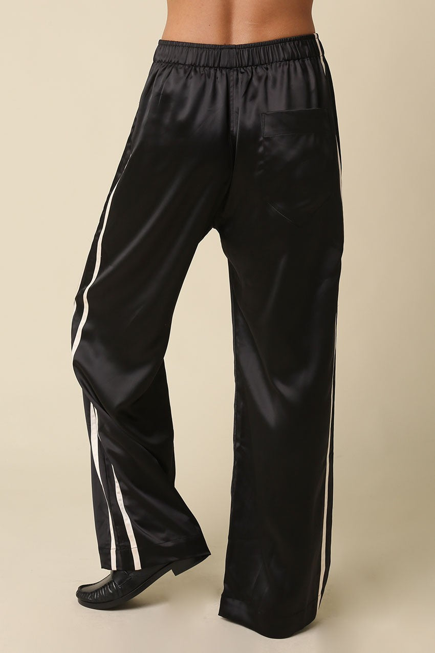 Relaxed straight-leg pants featuring a sporty contrast side stripe, comfortable elastic waistband, and lightweight woven fabric for effortlessly polished everyday style.
