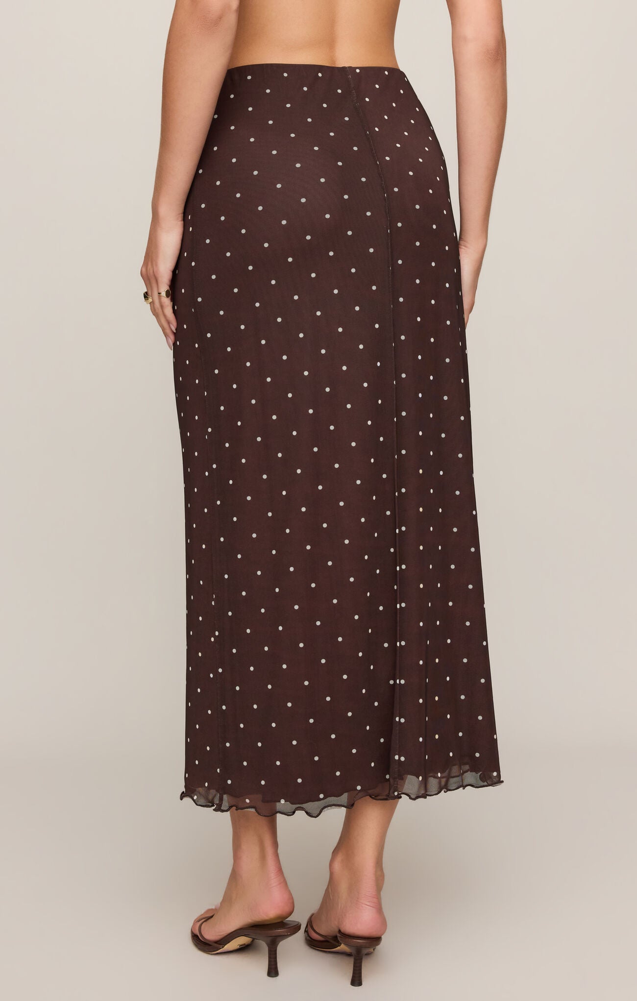 A chic mesh midi skirt featuring a high-rise elastic waistband, comfortable stretch fabric, and a lined silhouette for effortless feminine style.