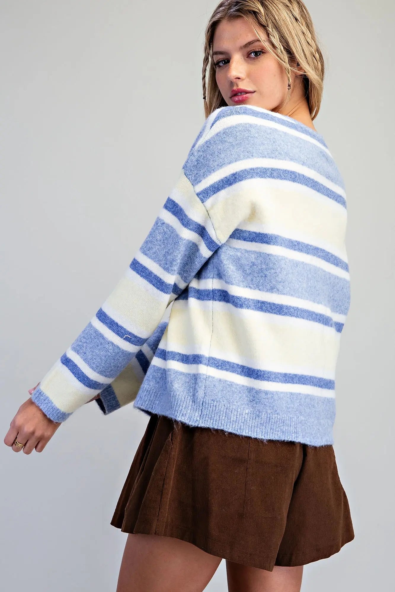 A timeless striped cardigan with a classic button-front design, relaxed dropped shoulders, and subtle ribbed trim for effortless everyday layering.
