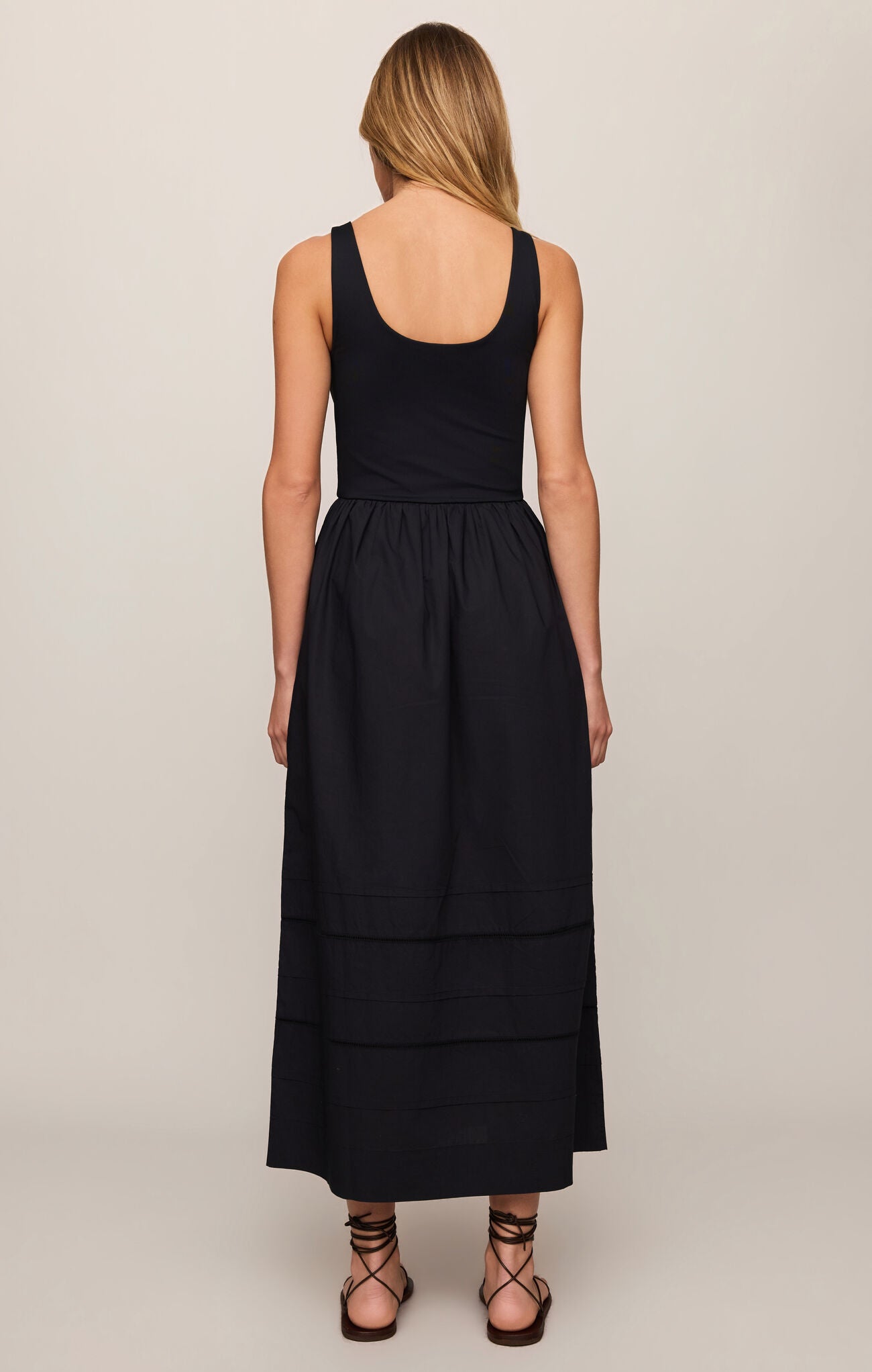 A timeless cotton poplin midi dress featuring a flattering scoop neckline, wide straps, and effortless comfort with a polished everyday silhouette.