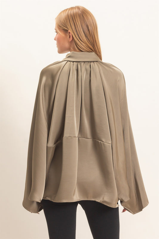 A chic satin jacket with a voluminous balloon silhouette, polished collar, and concealed zipper for an effortlessly elevated finish.