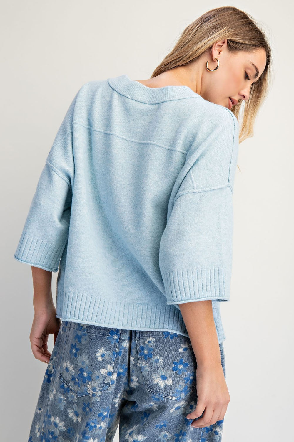 Meet Goldie, the effortlessly chic cotton top with a relaxed boxy fit and wide elbow-length sleeves made for easy, everyday style.
