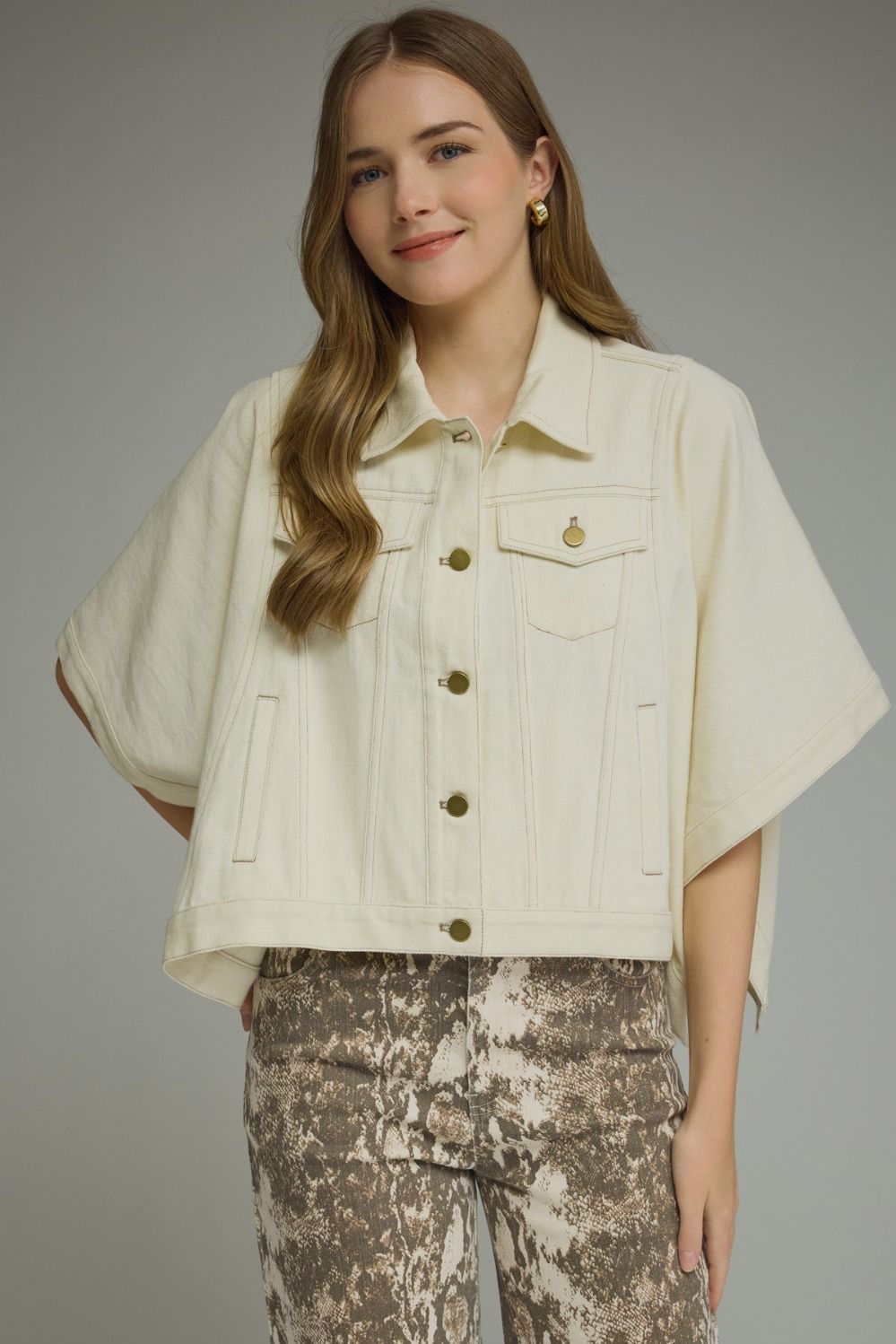 A versatile denim short sleeve jacket with snap-button closures, multiple pockets, and a timeless structured silhouette made for effortless layering.

