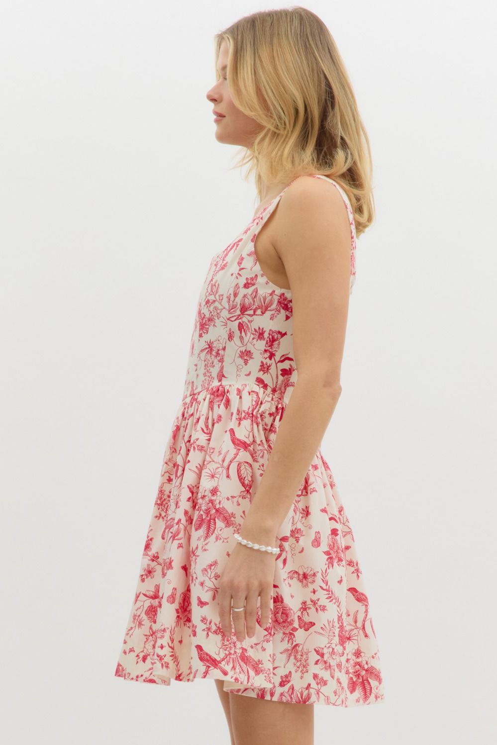 vintage-inspired floral print dress with a fitted bodice and flared skirt.
