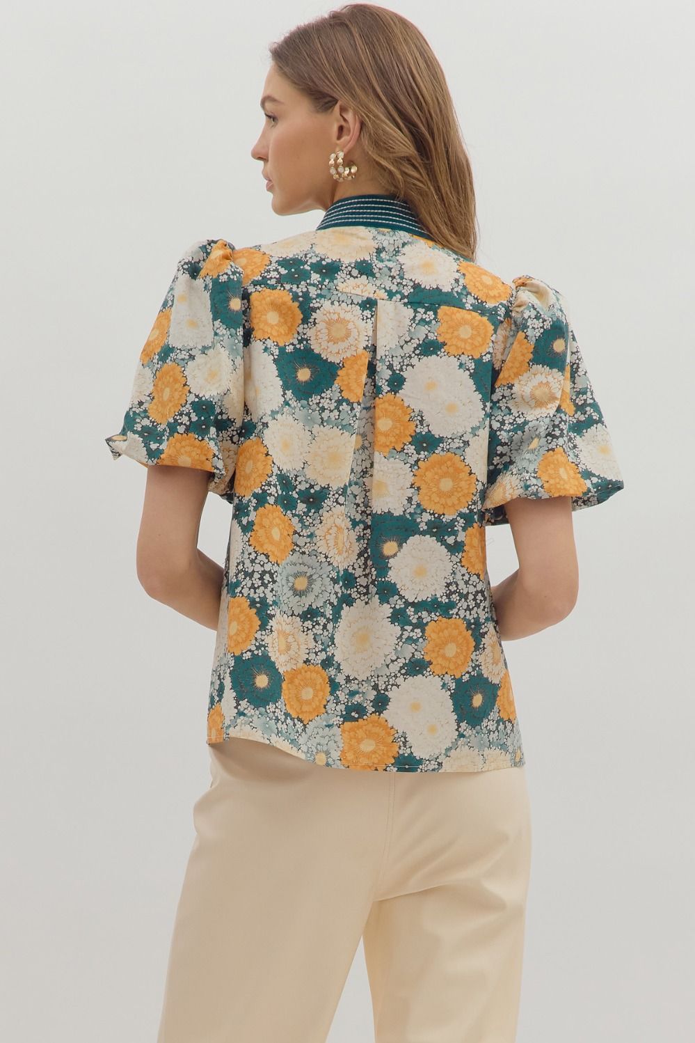 Chic and airy, the Seraphine top features bubble sleeves and a caftan-inspired neckline with contrast stitching.