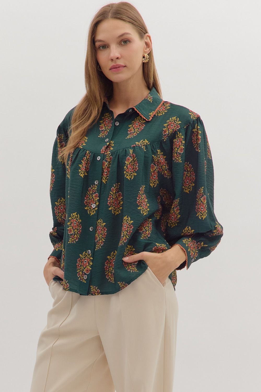Effortlessly feminine, the Evelina top pairs timeless florals with a polished button-down silhouette.