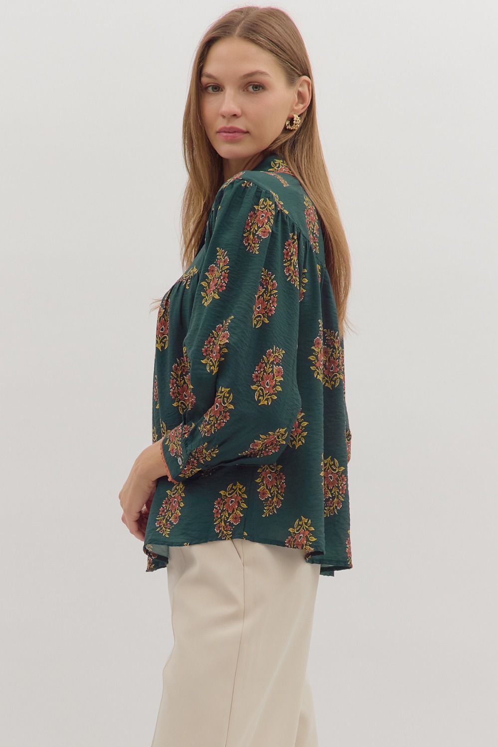 Effortlessly feminine, the Evelina top pairs timeless florals with a polished button-down silhouette.