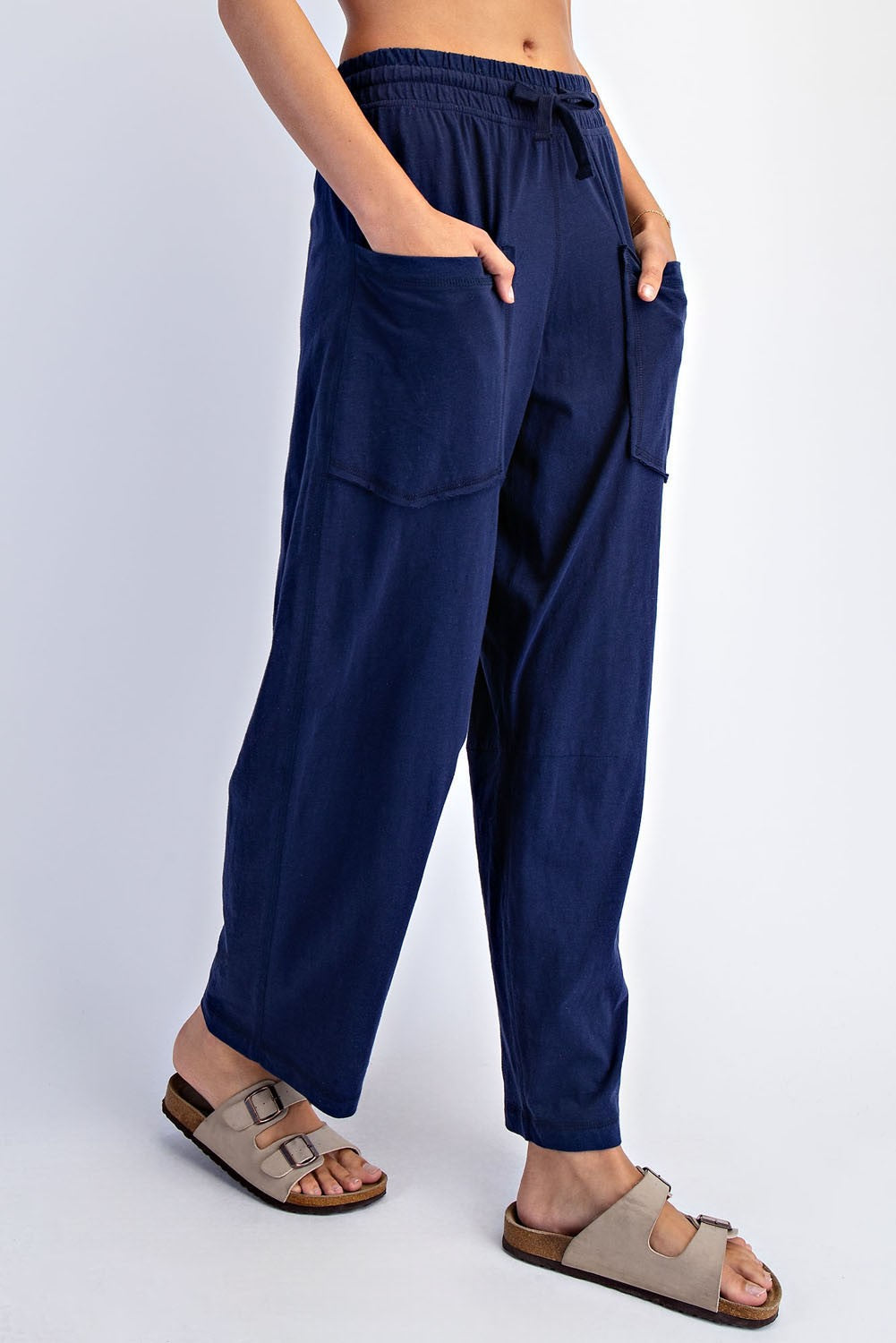 Women’s cotton slub barrel pants with cropped length and patched pockets