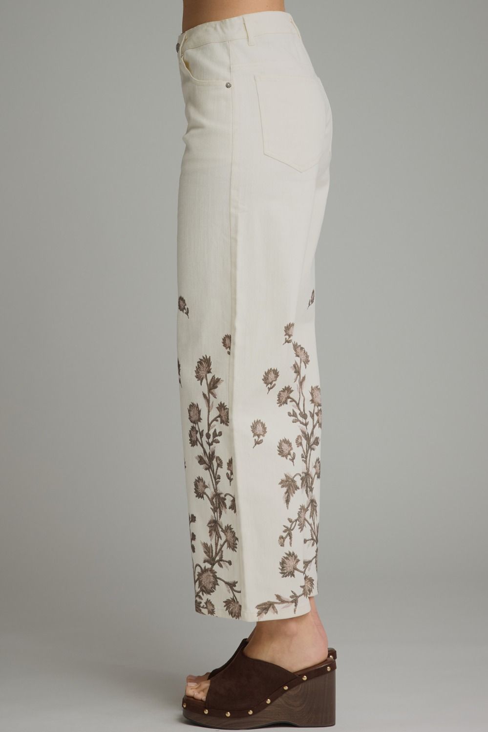 Make a statement in these lightweight floral wide leg pants, designed with a flattering flowy silhouette, functional pockets, and an easy zip-fly button closure.