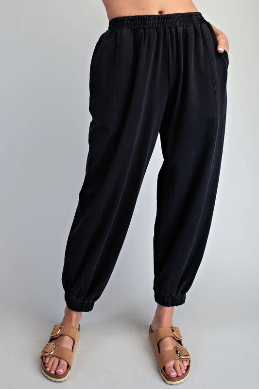Comfort meets effortless style in these relaxed joggers featuring an elastic waistband, tapered legs, and modern panel detailing.
