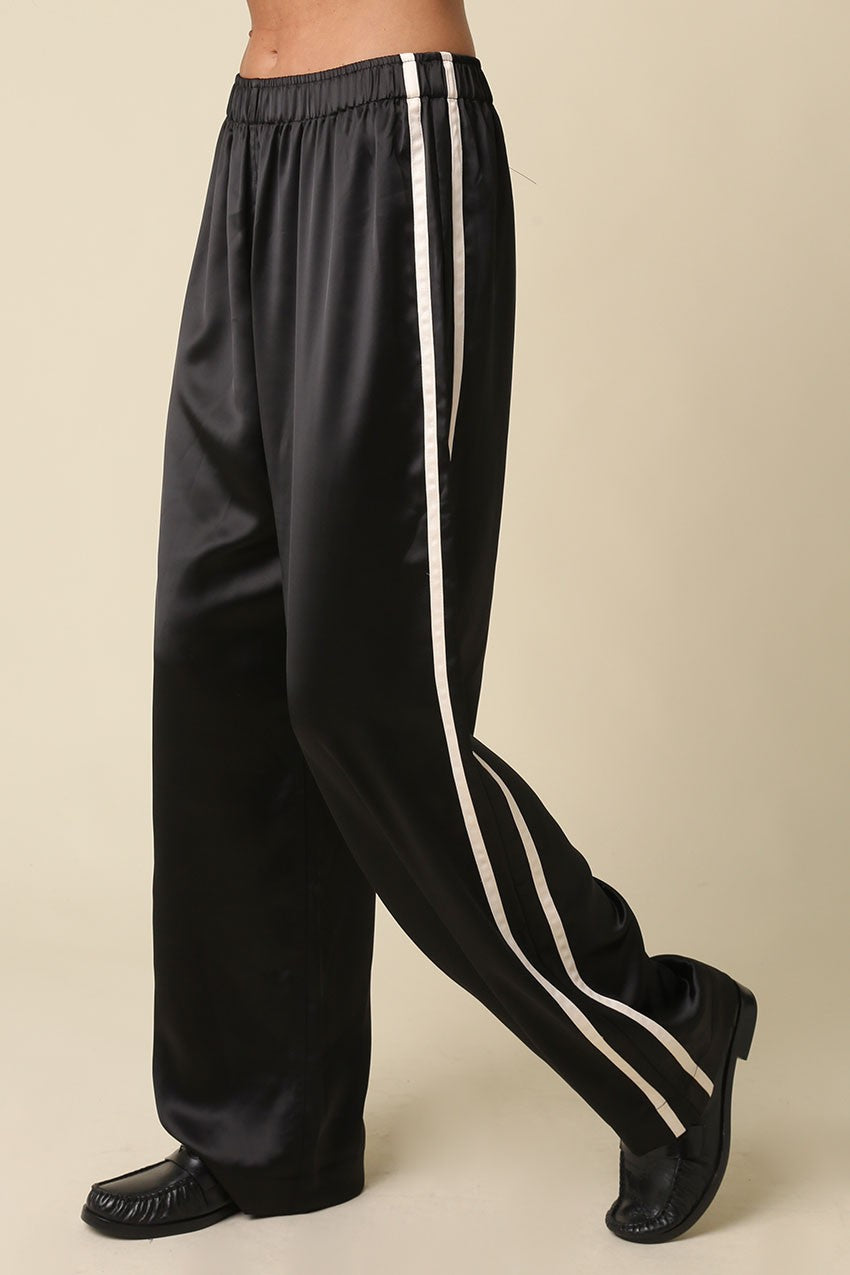 Relaxed straight-leg pants featuring a sporty contrast side stripe, comfortable elastic waistband, and lightweight woven fabric for effortlessly polished everyday style.
