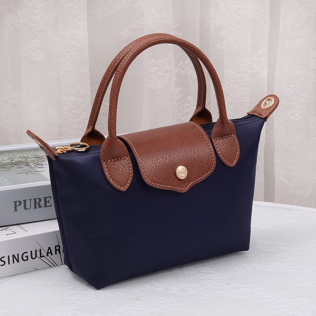 A lightweight, versatile nylon crossbody bag featuring double handles for easy carrying and effortless everyday style.

