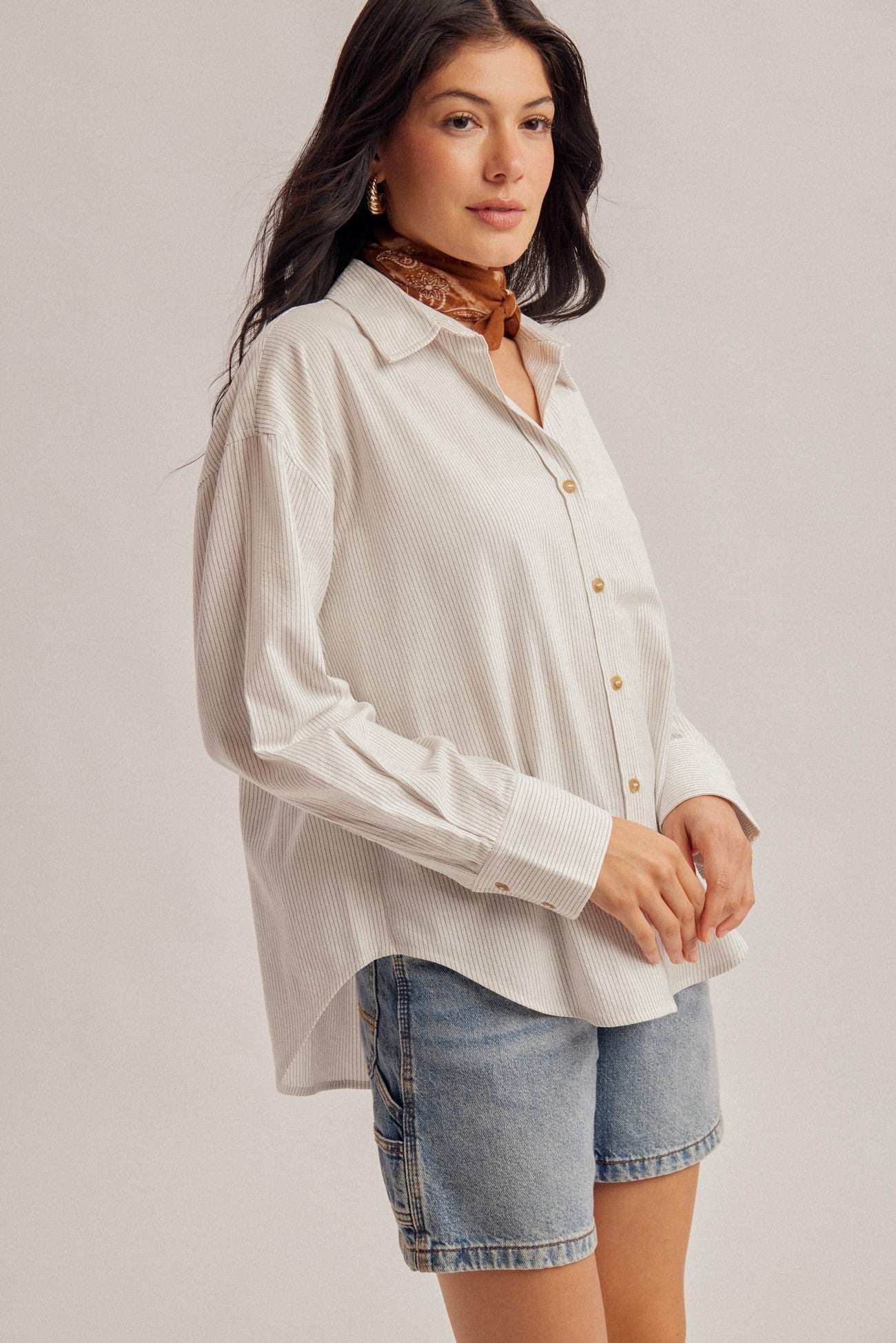 A versatile striped button-down crafted from a soft cotton-viscose blend, perfect for relaxed weekends, workdays, and effortless everyday layering.
