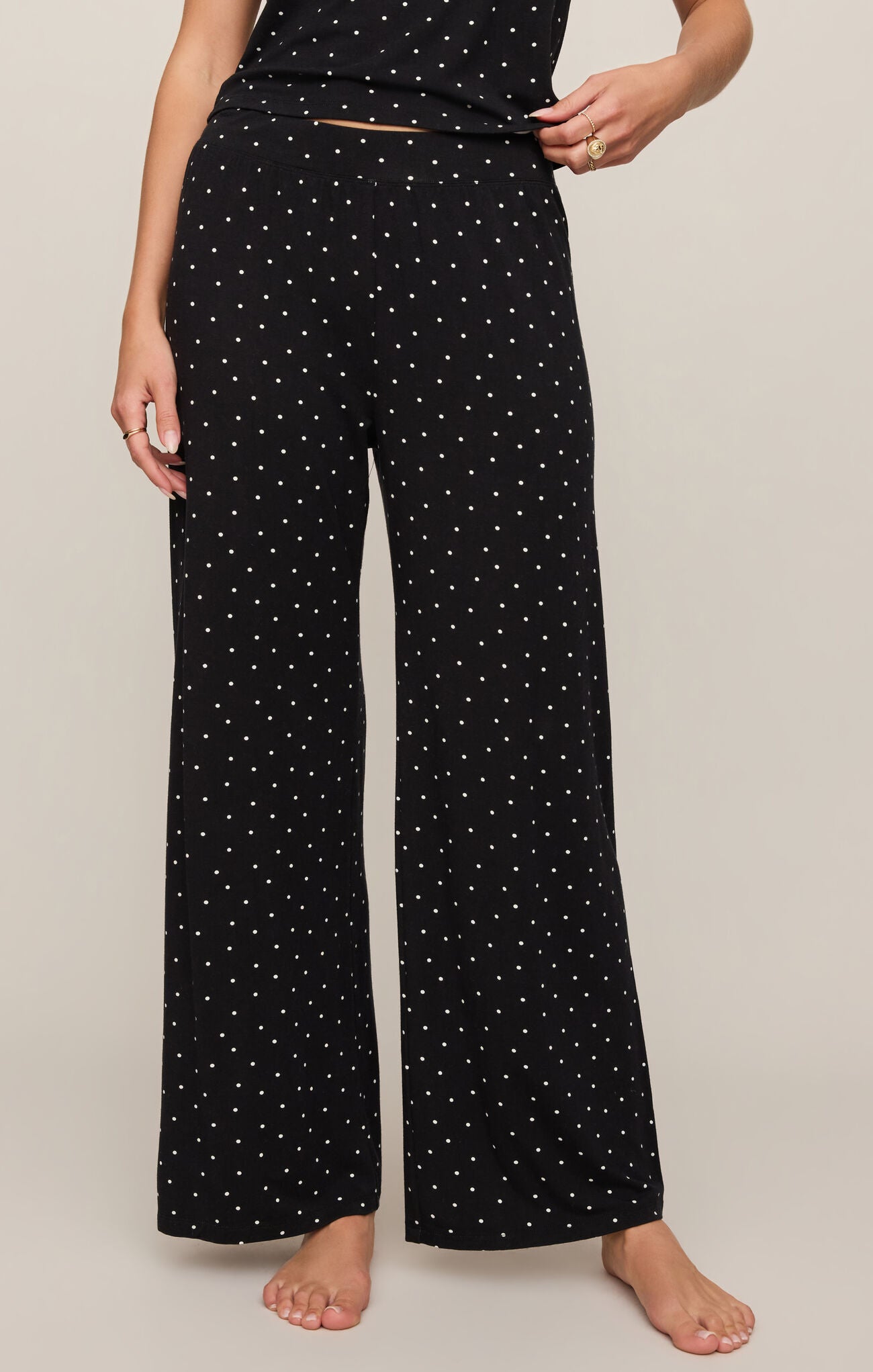 The Luxe Dot Pant combines ultra-soft rayon modal jersey with a comfortable high-rise fit and elastic waistband for effortlessly cozy sleep and lounge wear.
