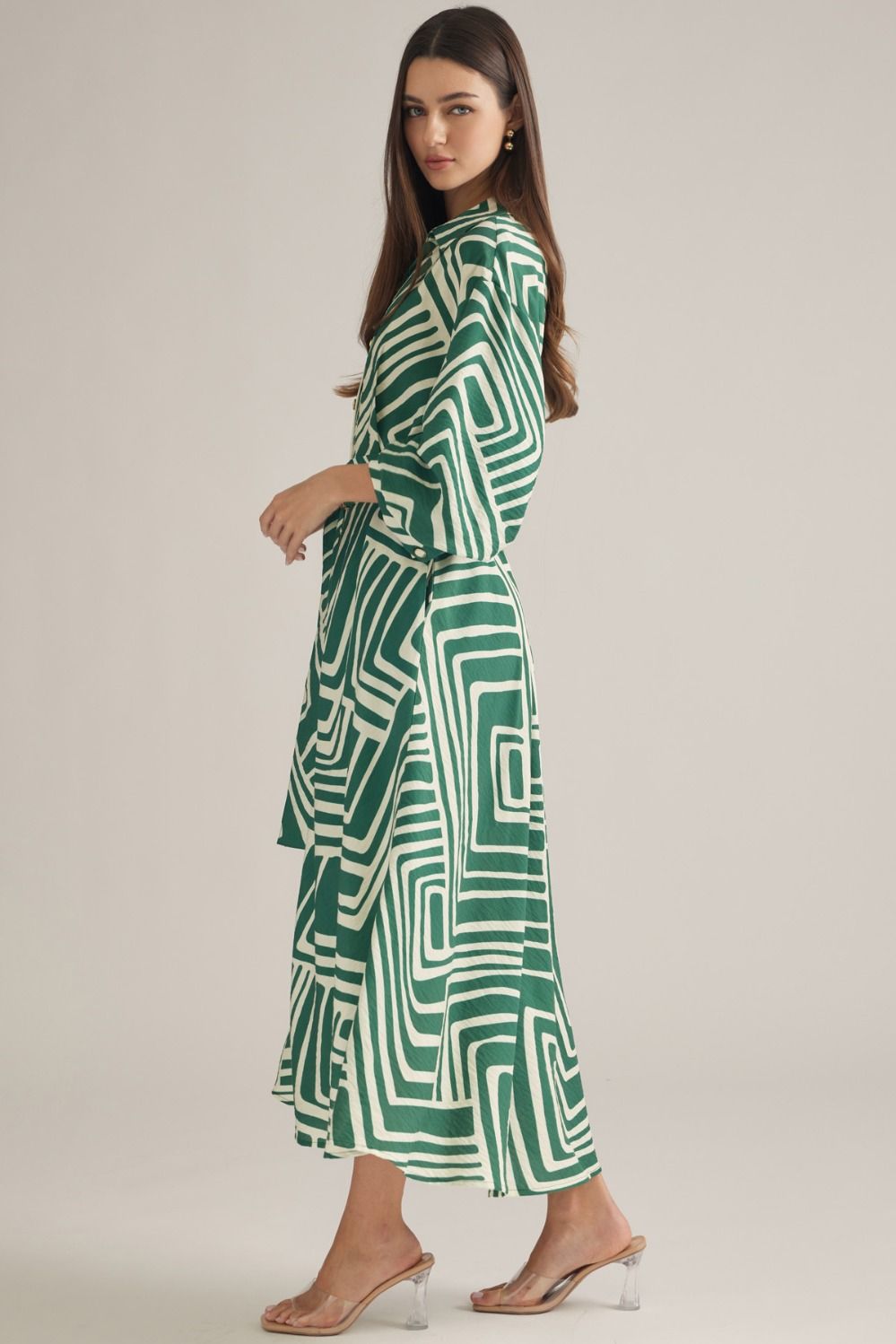 A sophisticated geometric print midi dress featuring balloon sleeves, a removable belt, and a flattering button-front silhouette.
