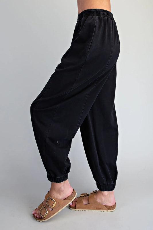 Comfort meets effortless style in these relaxed joggers featuring an elastic waistband, tapered legs, and modern panel detailing.
