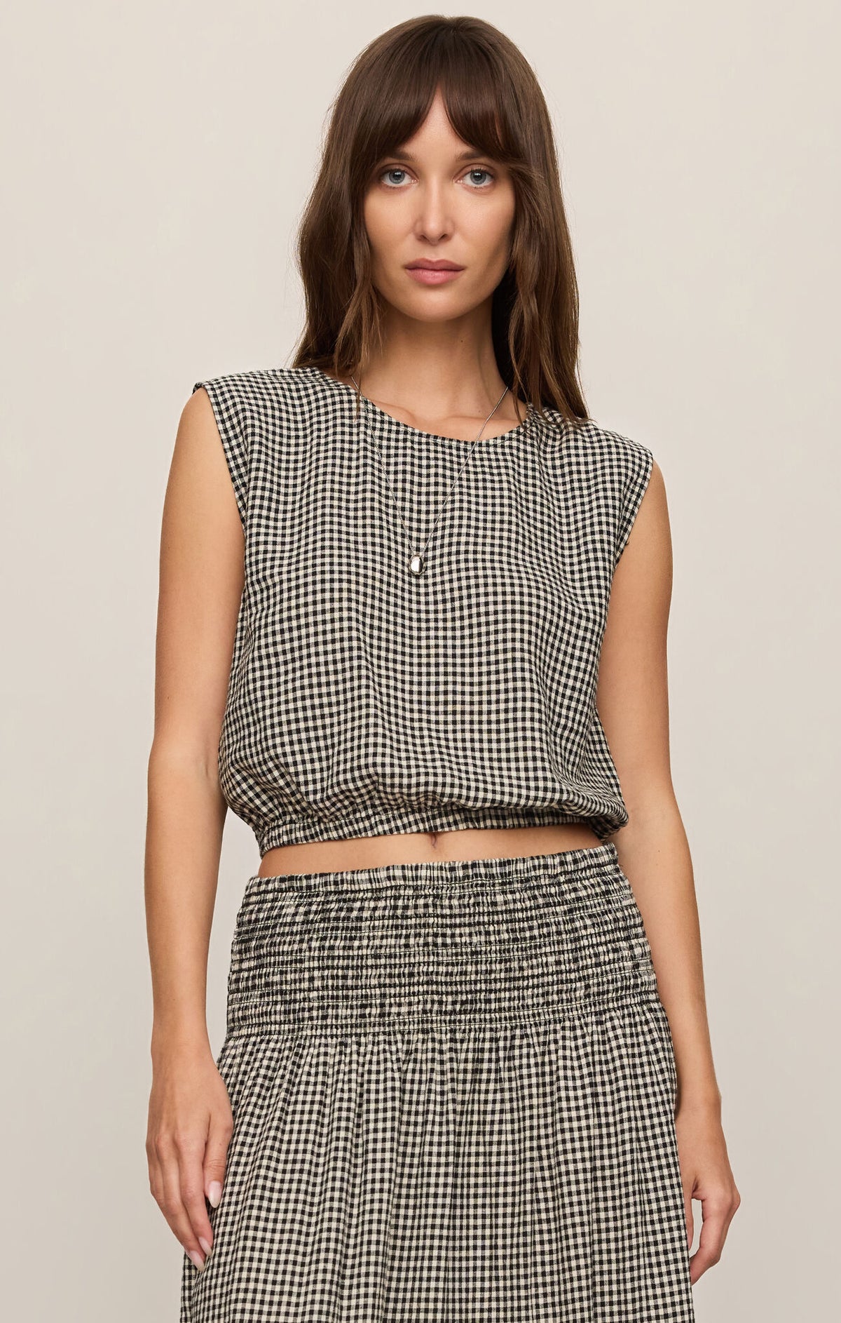 A breezy plaid linen-blend bubble top featuring a classic crew neckline and a flattering billowy silhouette for effortlessly elevated warm-weather style.
