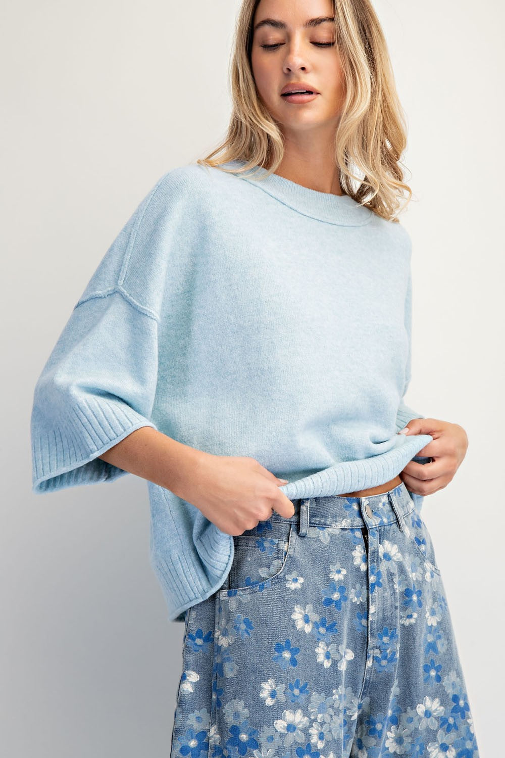 Meet Goldie, the effortlessly chic cotton top with a relaxed boxy fit and wide elbow-length sleeves made for easy, everyday style.

